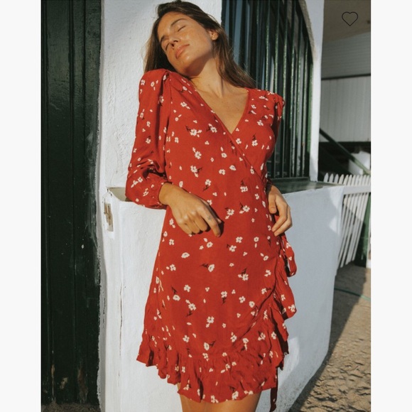 Billabong Dresses & Skirts - NWT Billabong Lovin You Wrap Dress